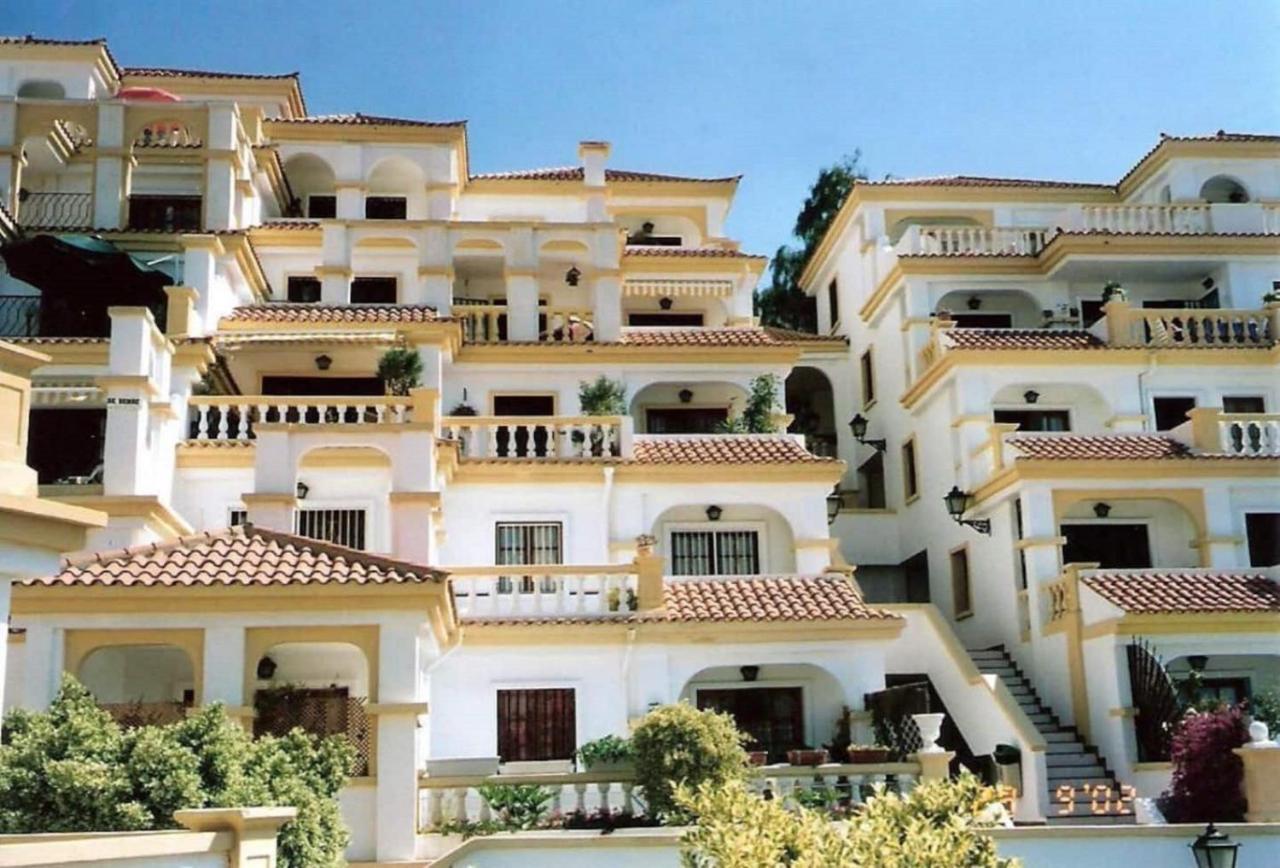 Buenavista Apartment In Windsor Park Адехе Екстериор снимка