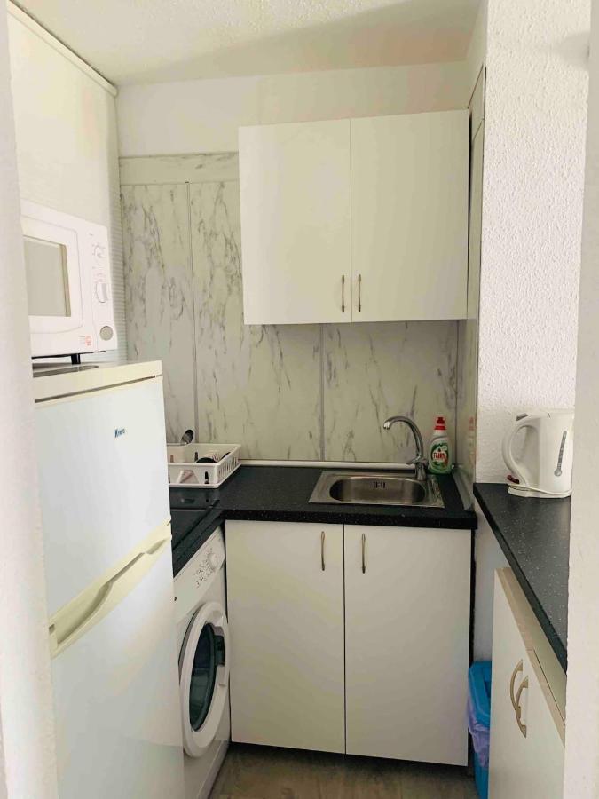 Buenavista Apartment In Windsor Park Адехе Екстериор снимка